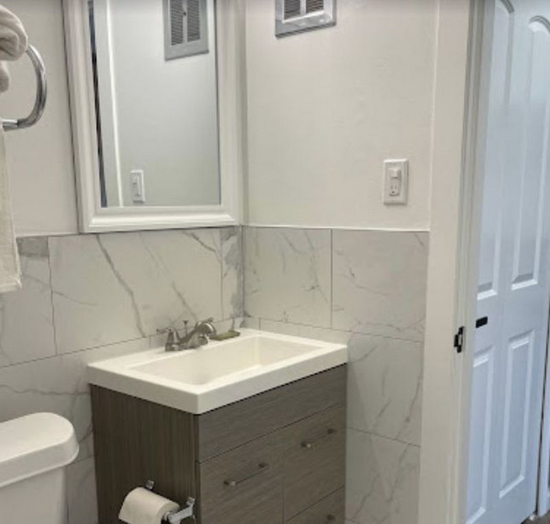 Downtown Inn (Spartan Motel, Spartan Inn) - Vintage Postcard (newer photo)